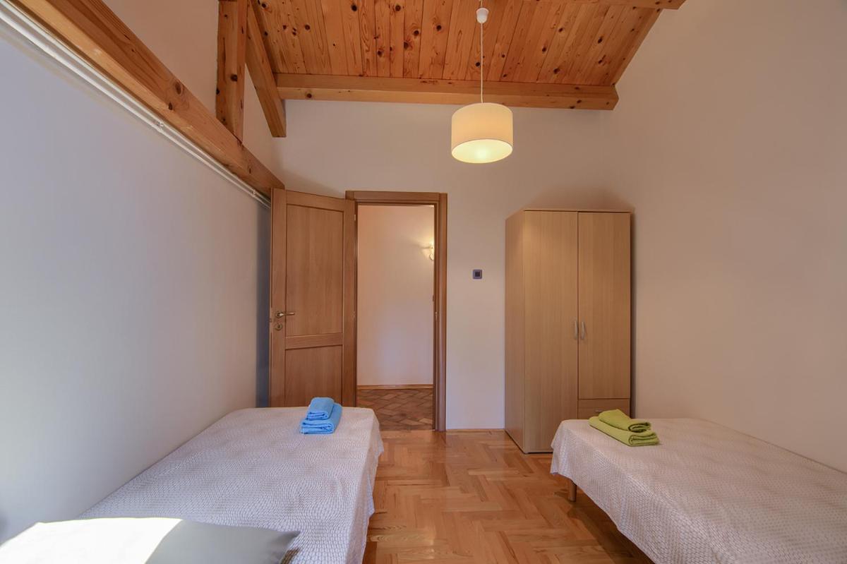 באלה Holiday Home Kukurin מראה חיצוני תמונה